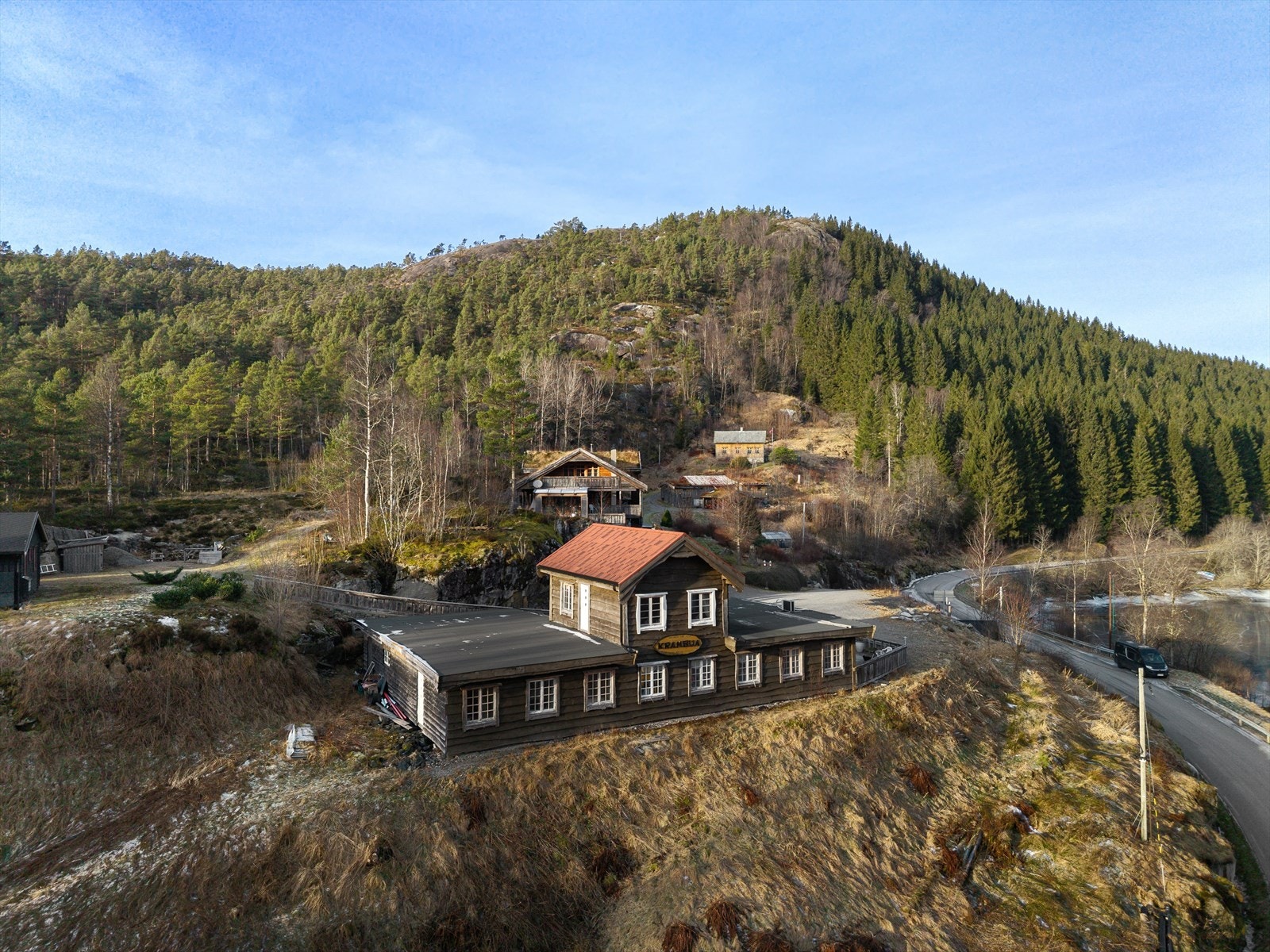 ... butikk/kafe lokale på samme tomta! Galleribilde