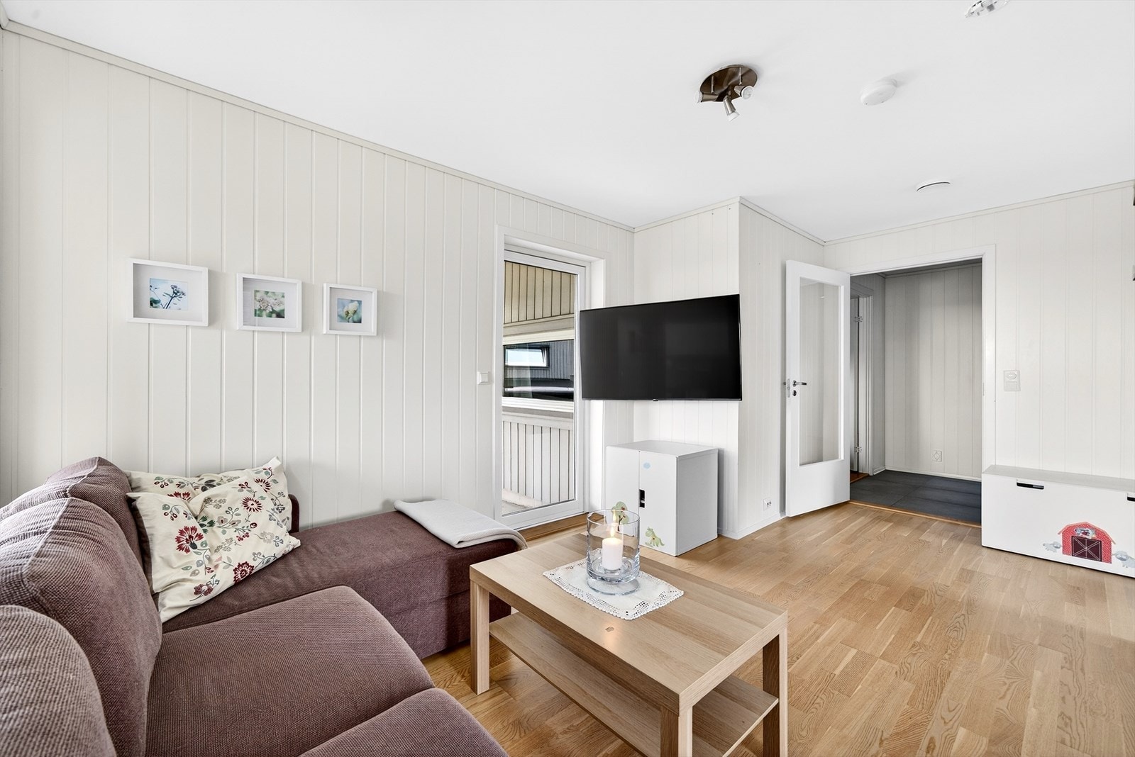 Kjellerstue med utgang til hage, og mulig å lukke av til gang. Galleribilde