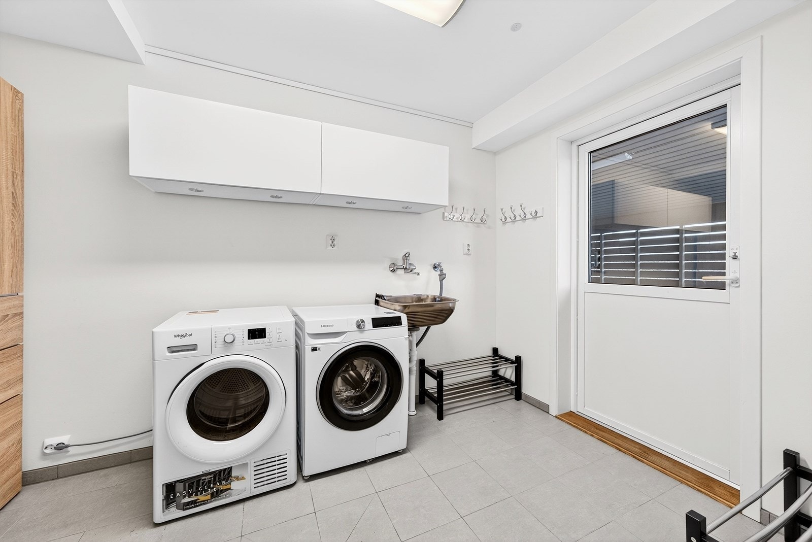 Funksjonelt vaskerom med separat inngang. Galleribilde