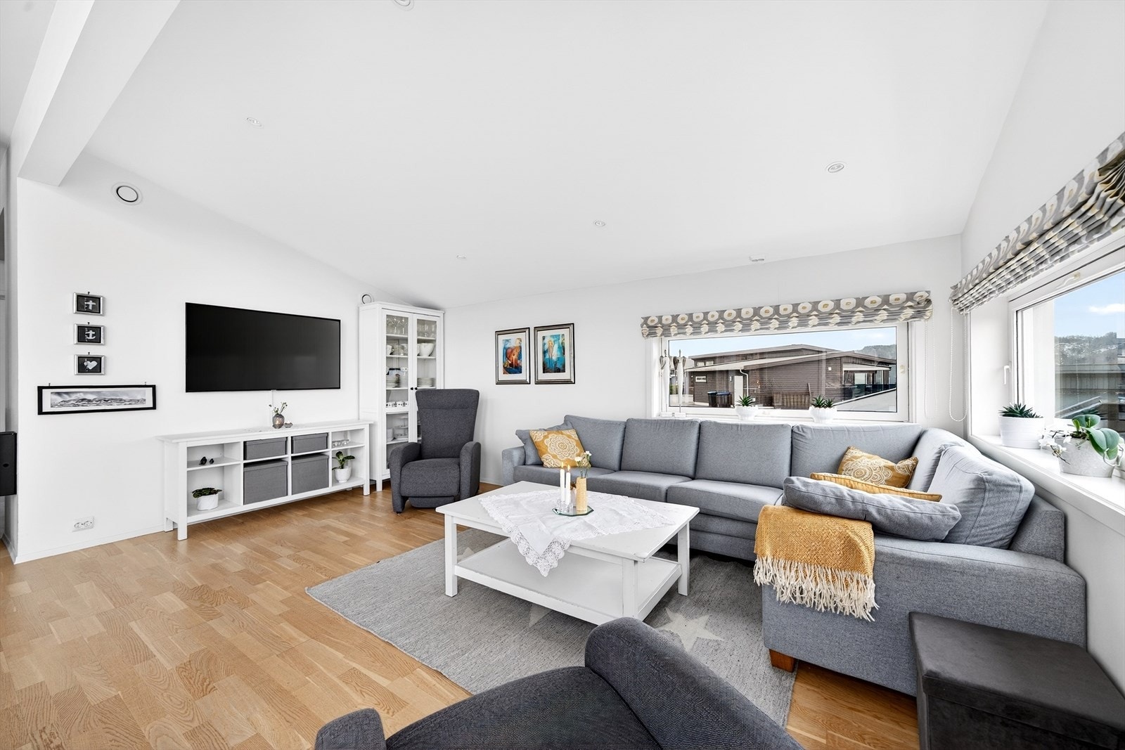 Spotlights i tak. Galleribilde