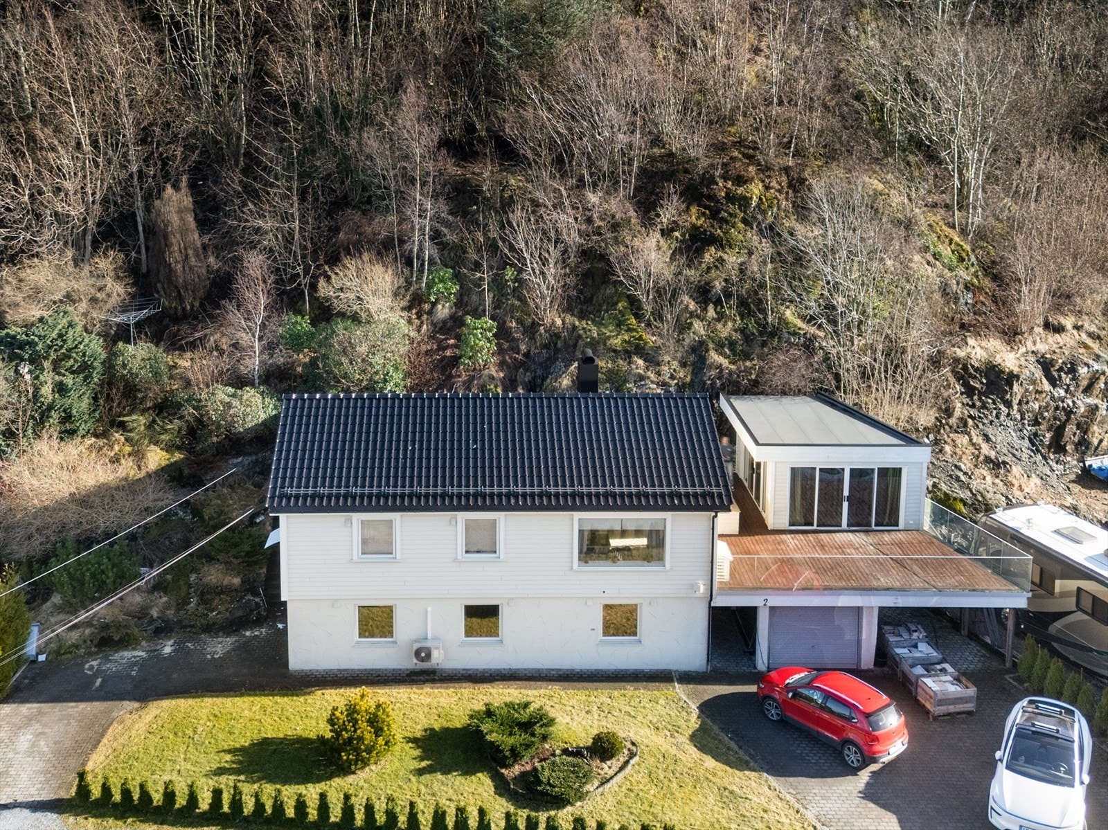 Flott enebolig med utleiedel, garasje og solrik terrasse sentralt i Kjøkkelvik Galleribilde