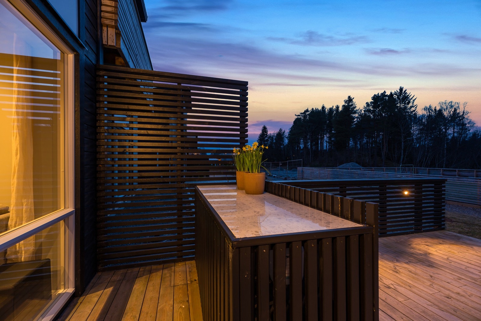 Flott utekjøkken, perfekt for grilling og hyggelige kvelder på terrassen. Galleribilde