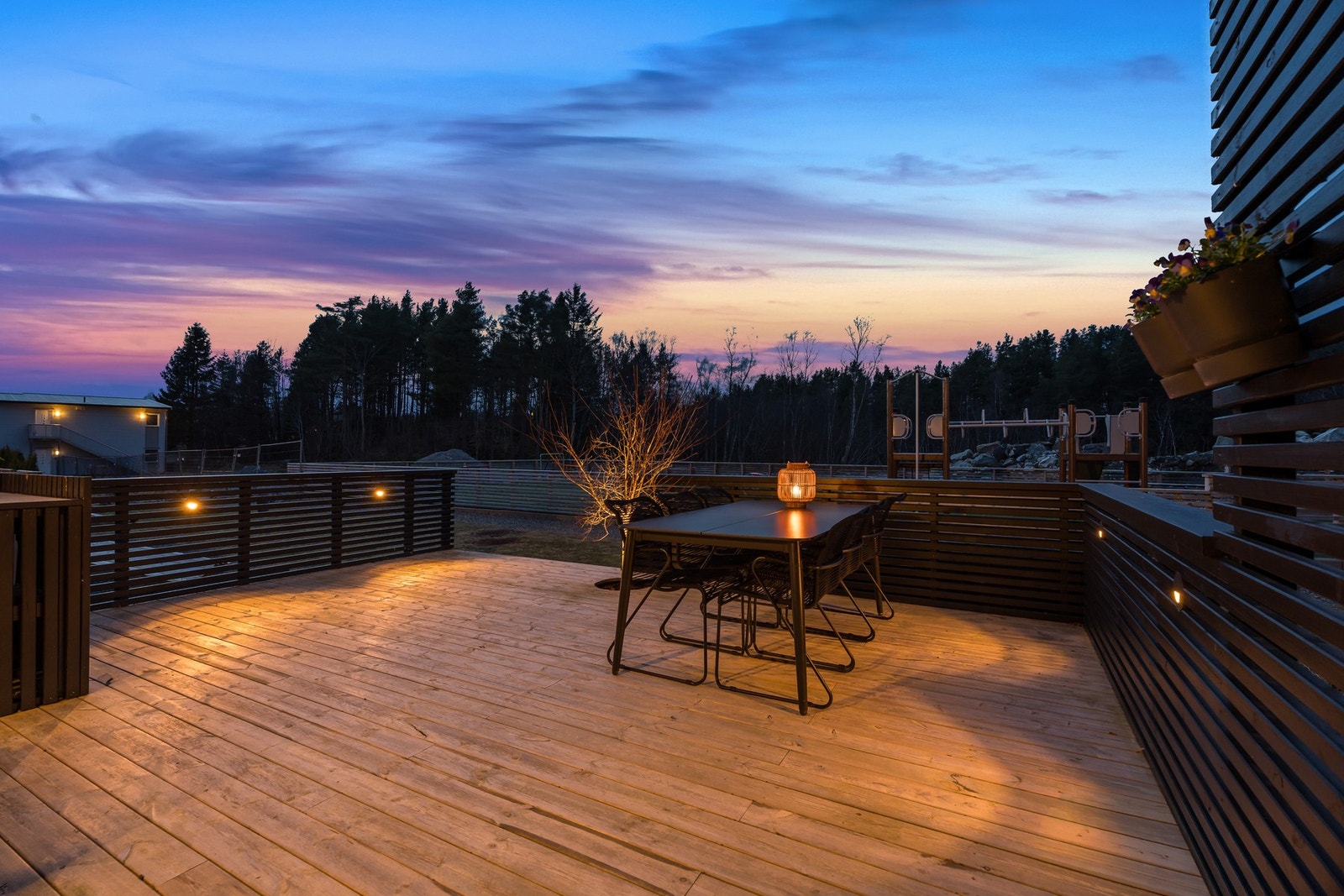 Herlig utsikt fra terrassen om kvelden. Galleribilde