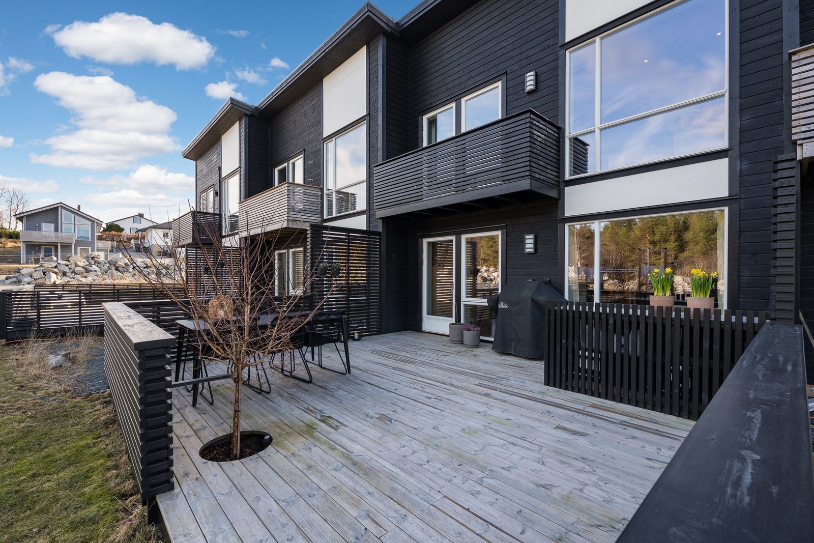 Romslig terrasse på 32 kvm, perfekt for avslapning. Galleribilde
