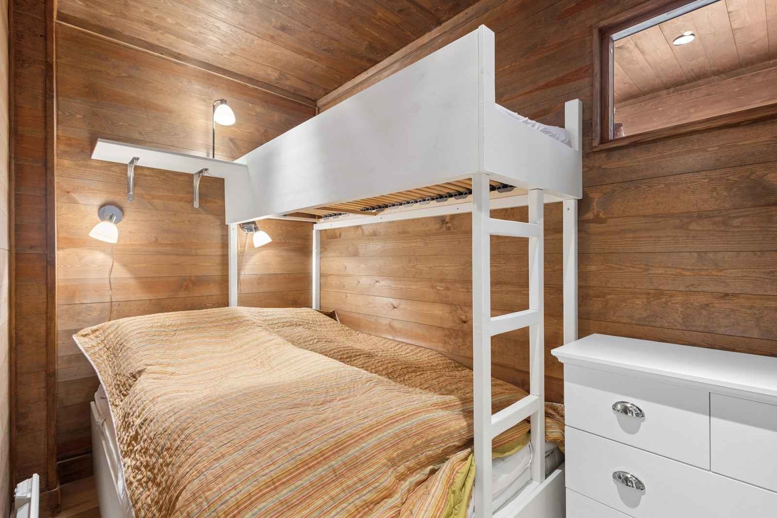 Disp. rom 2 - innredet med køyeseng, 140 cm under, 70 cm overkøye Galleribilde