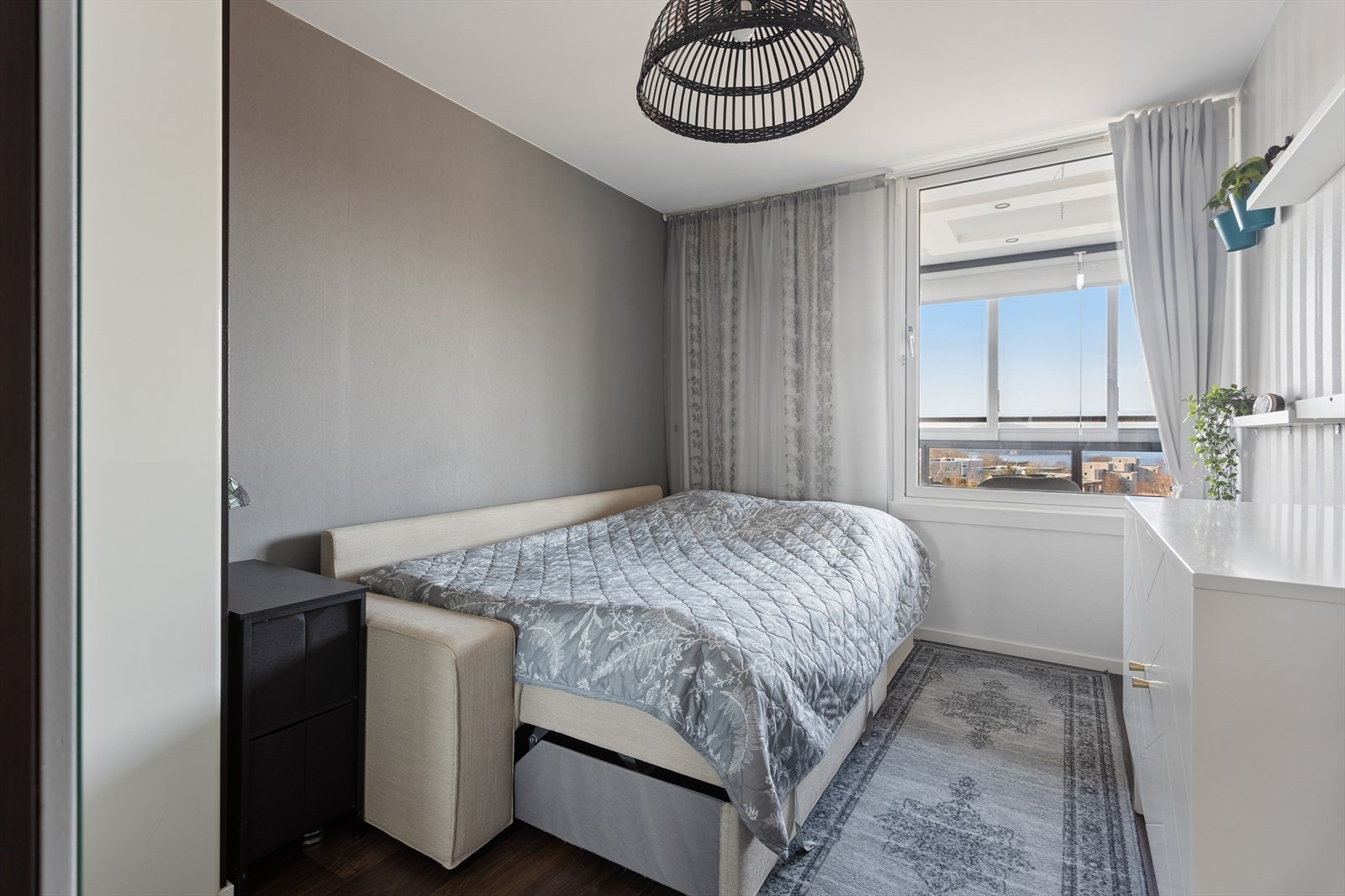 Leilighetens soverom er stort og er på ca. 10,4 m². Galleribilde