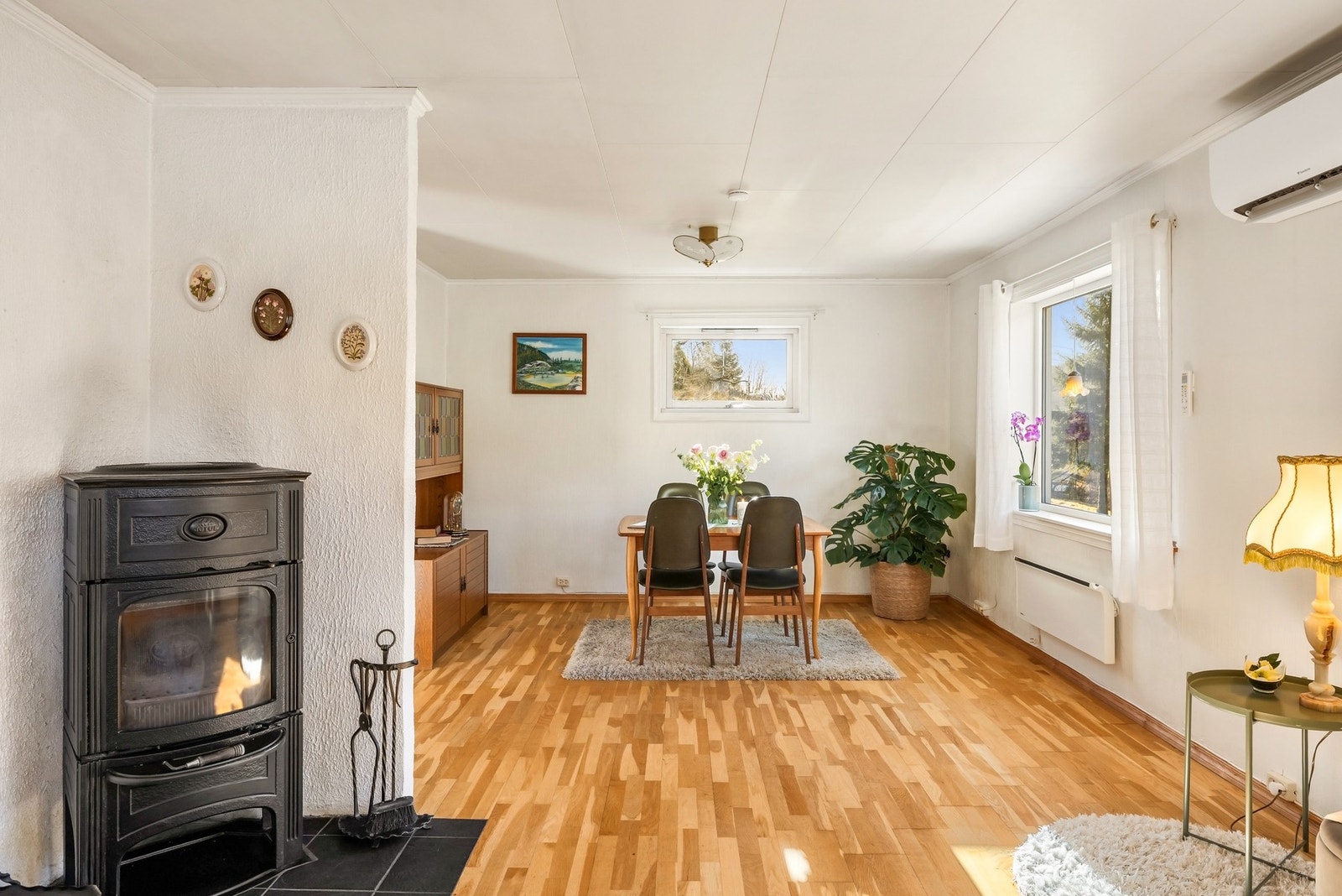 Rentbrennende peis som bidrar til å holde strømkostnadene lave i de kaldeste vintermånedene Galleribilde