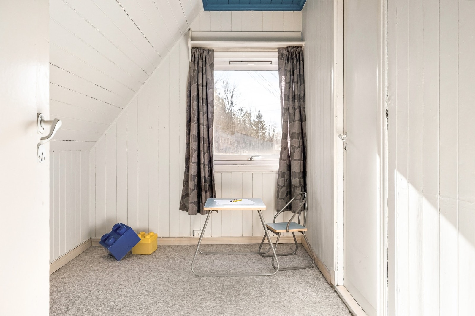 Disponibelt rom som kan innredes som for eksempel lekerom eller kontor Galleribilde