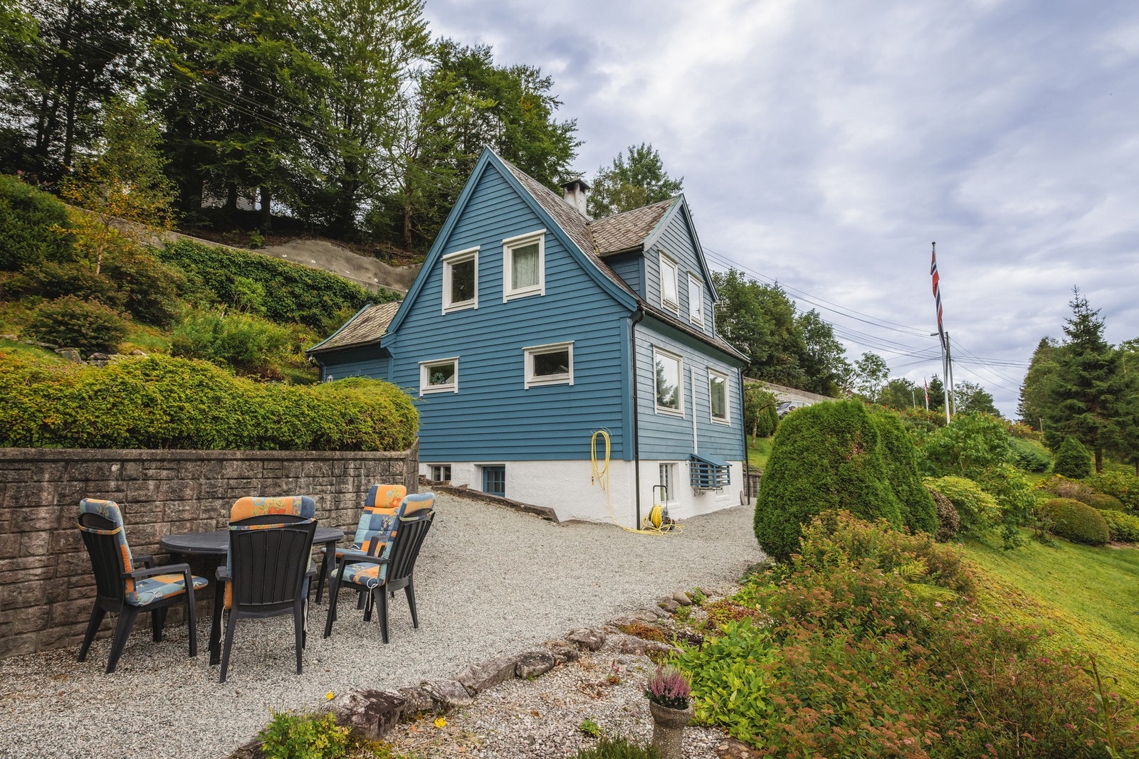 Tomten er meget solrik, som gjør at man kan nyte de beste solforhold her Galleribilde