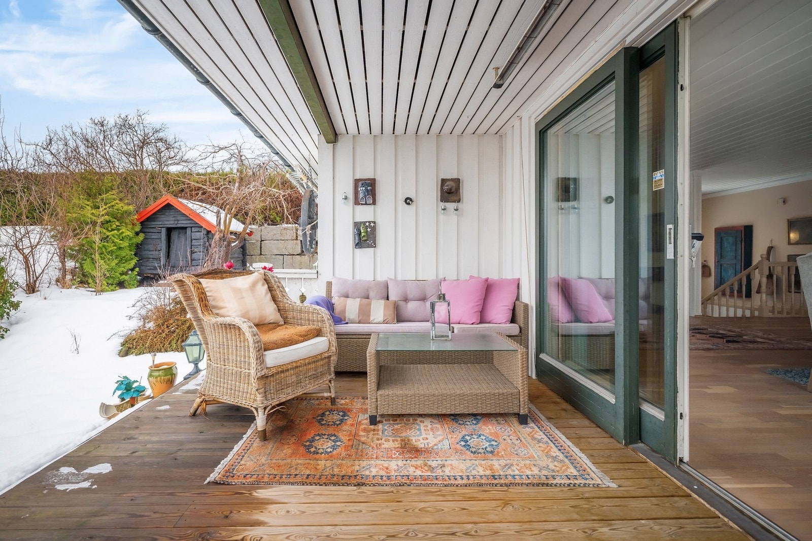 Utgang til terrasse fra stuen. Galleribilde