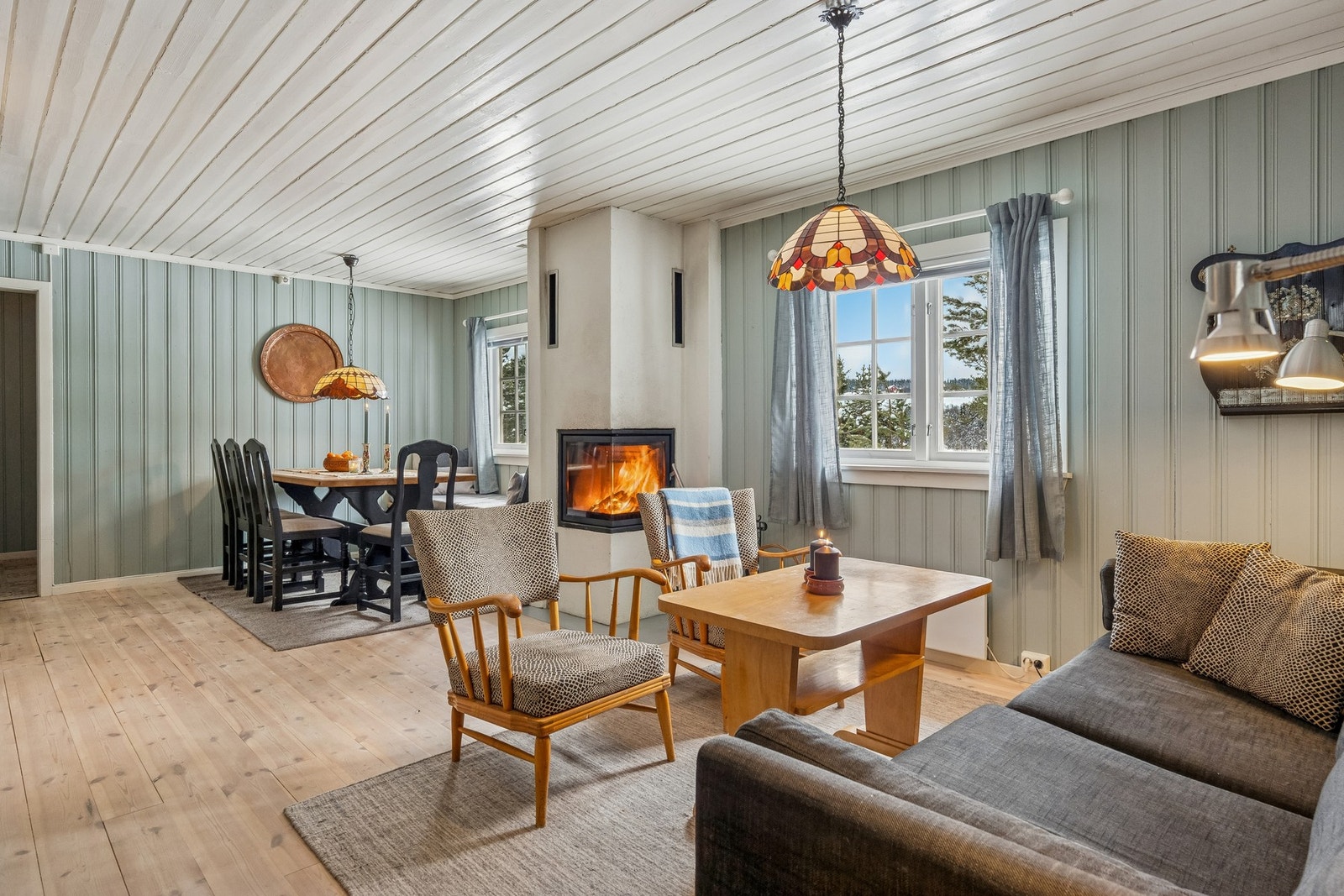 Stuen og kjøkkenet ligger i en åpen og sosial løsning. Galleribilde