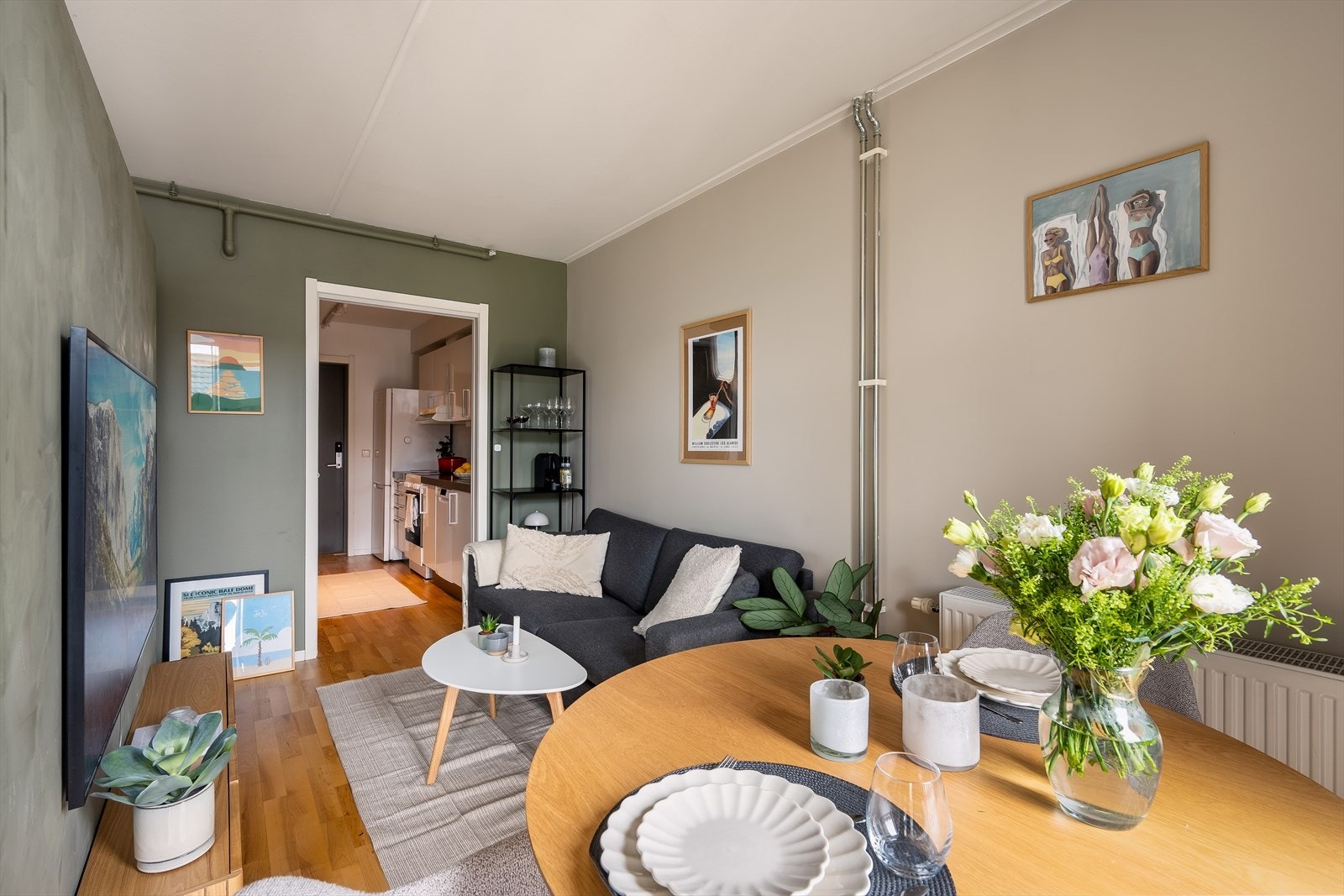 Leiligheten er holdt i behagelige fargetoner. Galleribilde