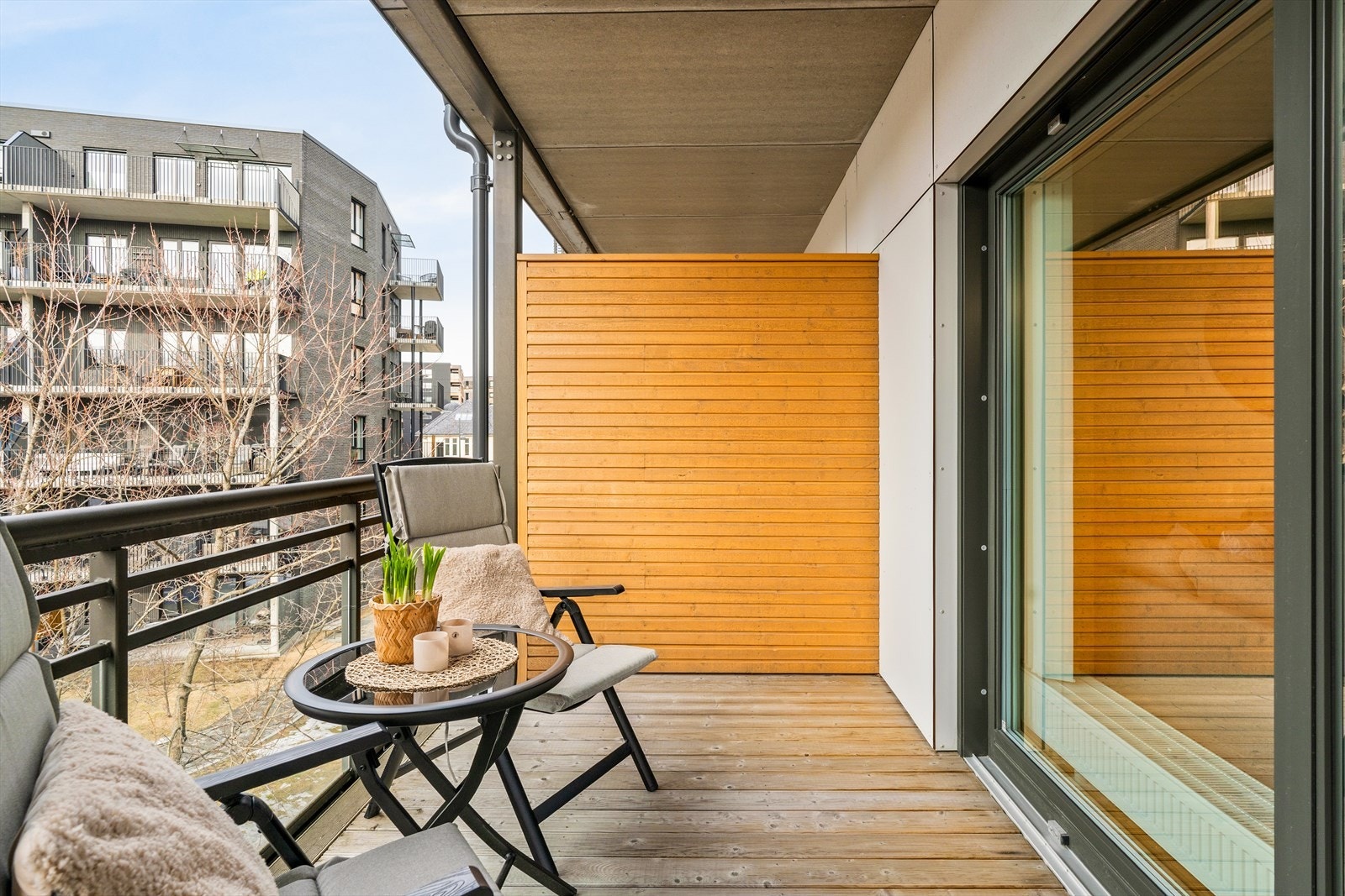 Fra leiligheten har det kort vei til to dagligvarer. Galleribilde