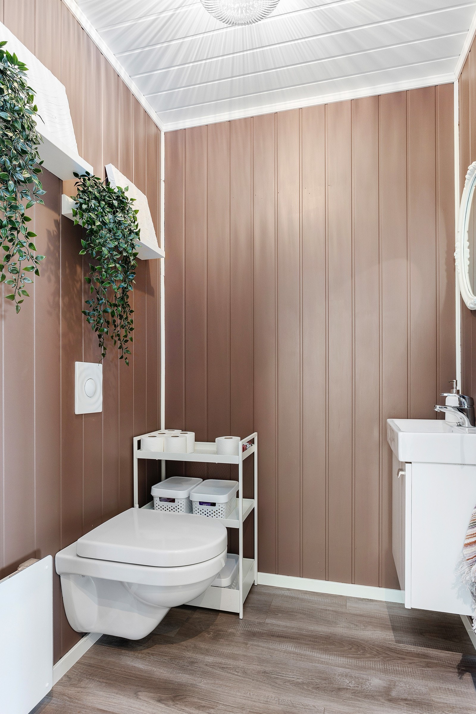 Praktisk plassert gjestetoalett i 2 etasje. Galleribilde