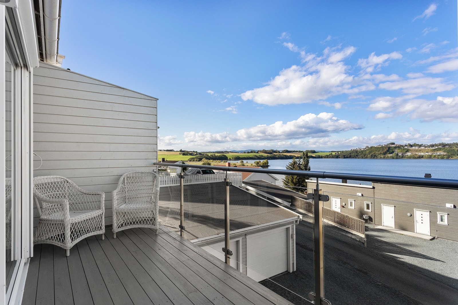 Gode solforhold med sol til sent på kveld. Galleribilde