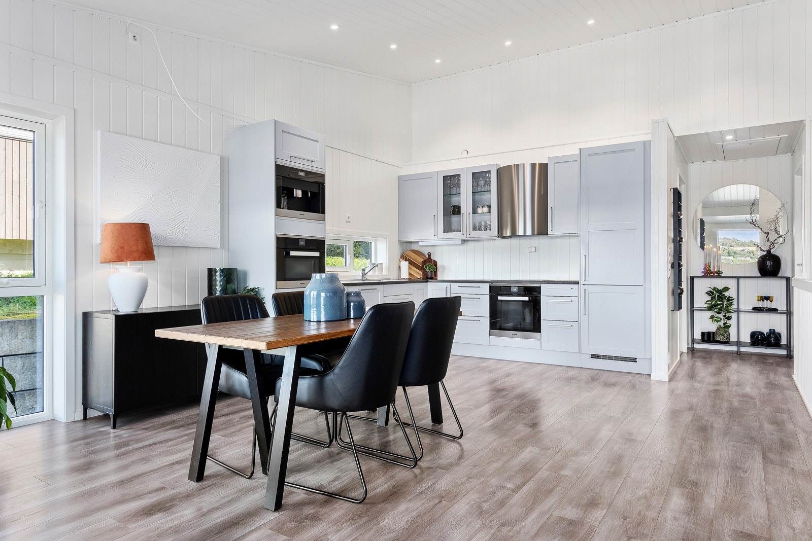 God plass for spisebord i tilknytnign til kjøkken. Galleribilde