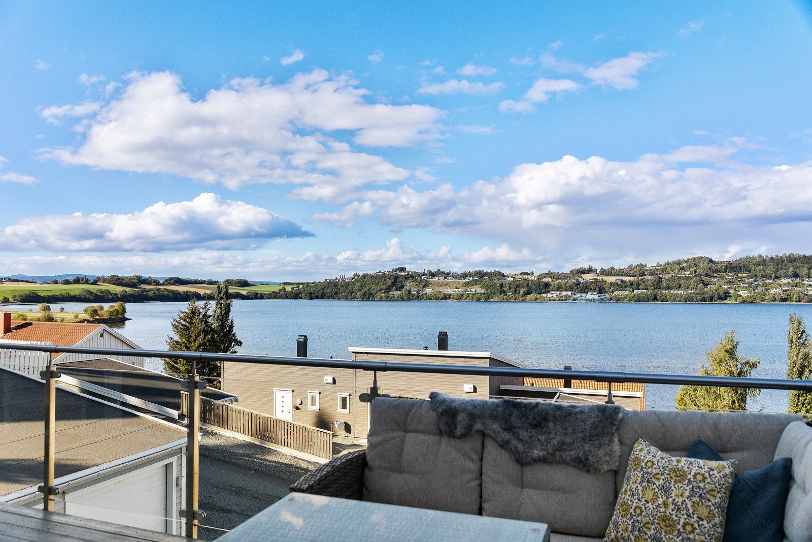 Utsikt mot Eidsbotn og Nesset. Galleribilde