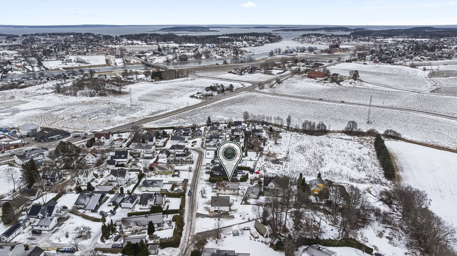 Eiendommen/området - Skarphagaveien er en hyggelig boliggate mellom Øvre Smidsrødvei og Smidsrødveien Galleribilde