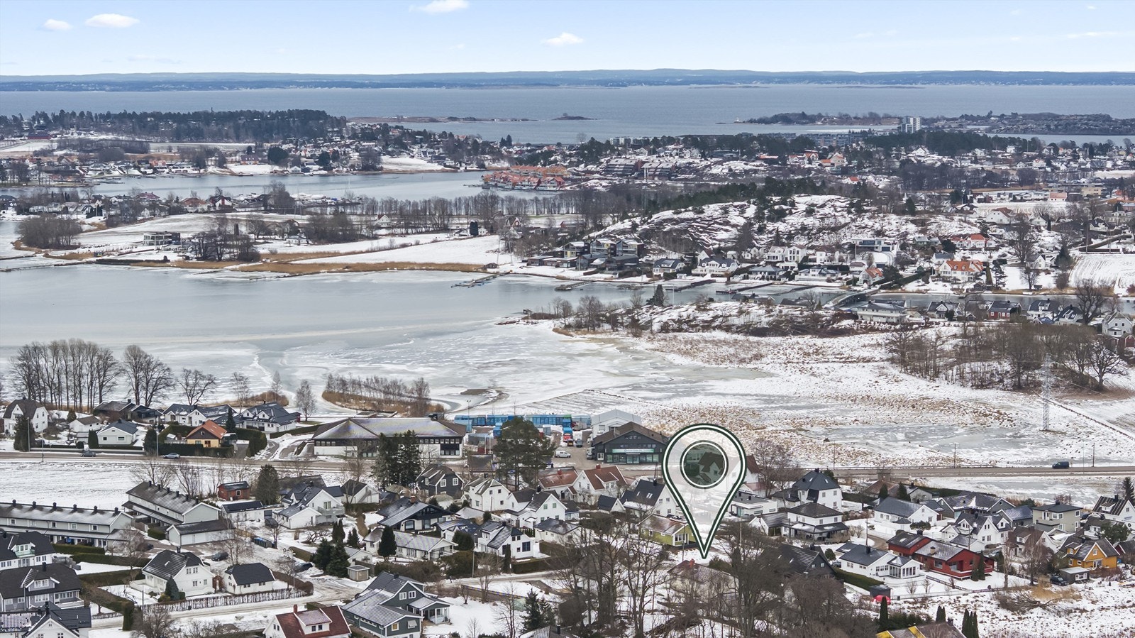 Eiendommen/området - Eneboligen har en sentral og fin beliggenhet på østsiden av Nøtterøy. Smidsrød Helsehus og Sjølystsentret ligger i nabolaget Galleribilde