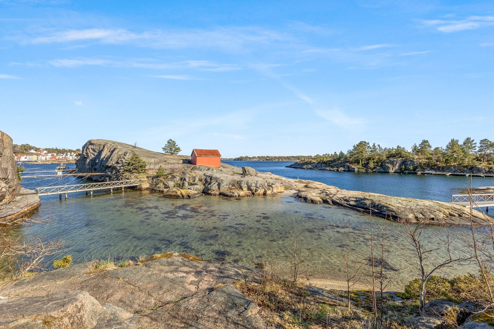 Det er gode muligheter for bading i nærområdet, tilrettelagt for hele familien. Galleribilde