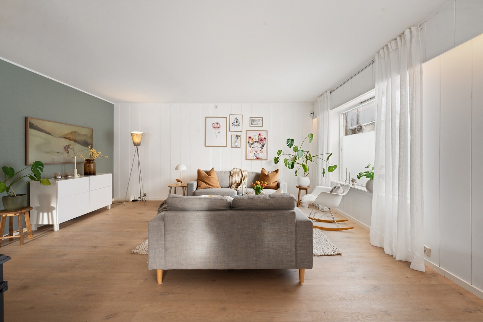 Velkommen inn! Leiligheten ligger i bygningens 1. etasje med enkel adkomst Galleribilde