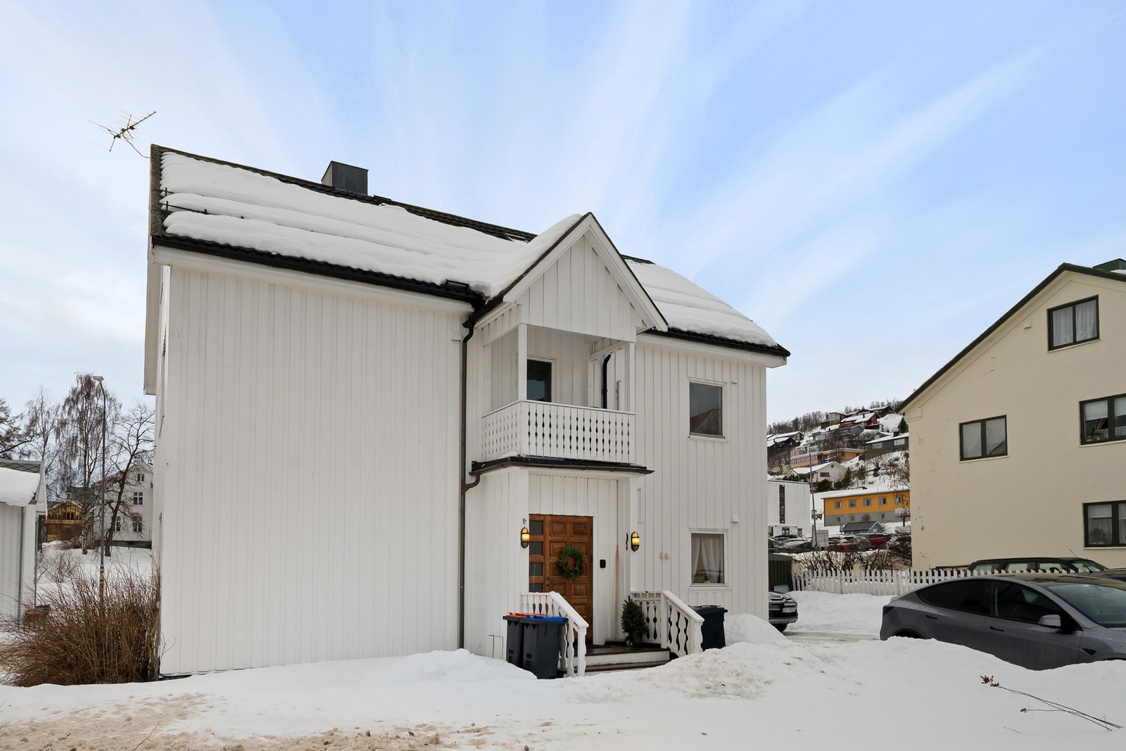 Inngangsparti på bakside av boligen Galleribilde