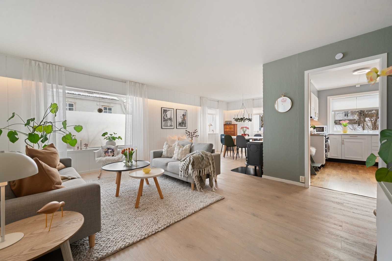 Tiltalende uttrykk med lyse, nyere overflater som i hovedsak er oppusset eller skiftet i senere tid Galleribilde