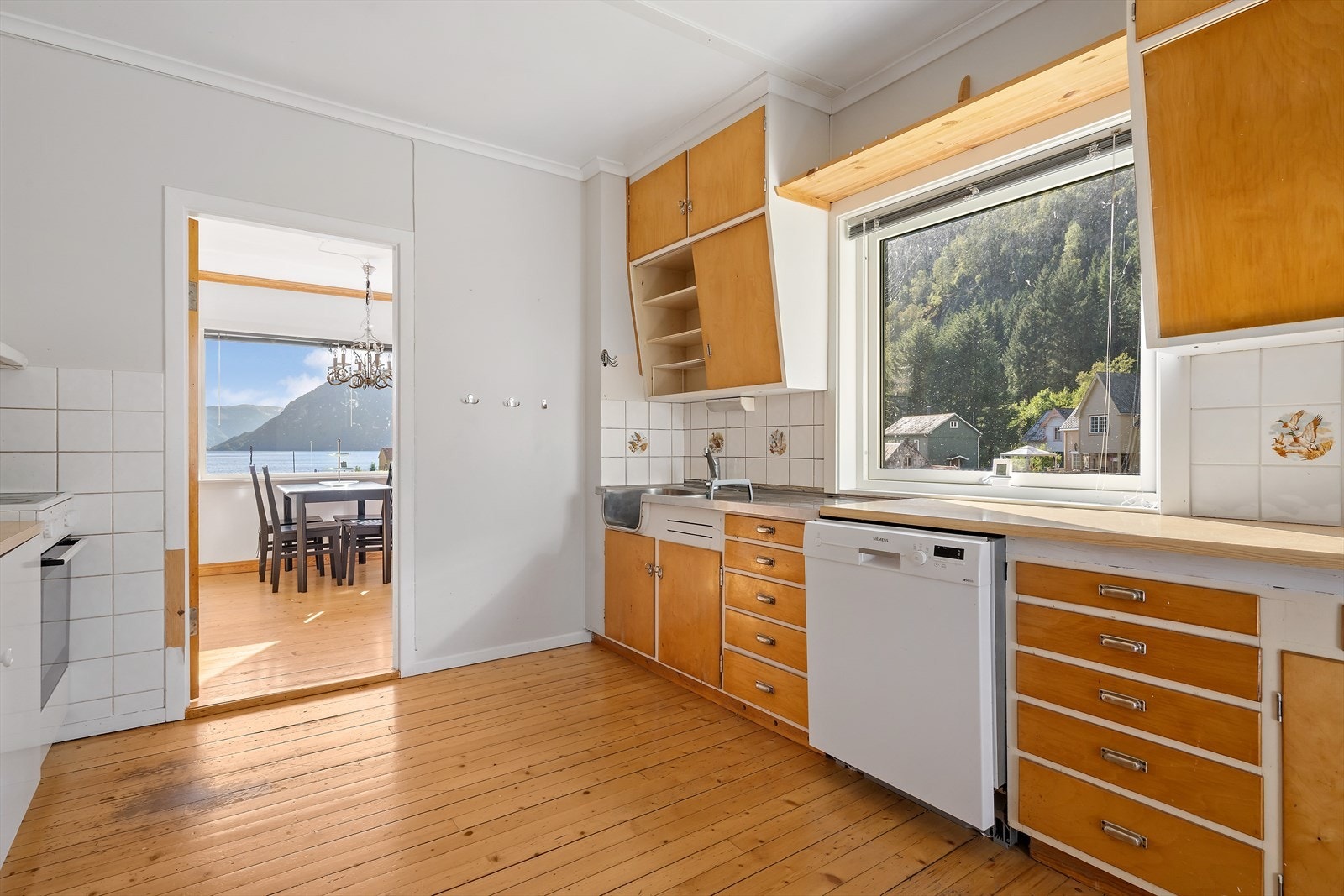 Her er det godt med skap- og benkeplass. Galleribilde