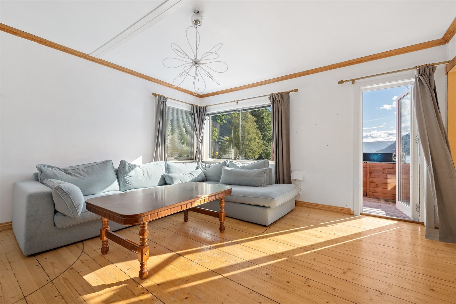 Stue med utgang til terrasse. Galleribilde