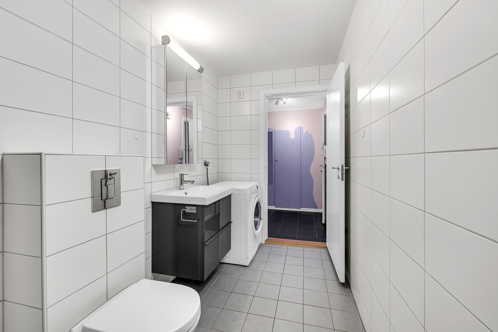 Det er elektriske varmekabler i gulv og opplegg for vaskemaskin. Galleribilde