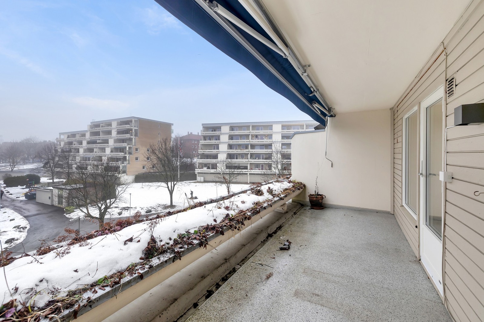 Leiligheten ligger i blokkens toppetasje, så her kan man nyte et fritt utsyn. Galleribilde