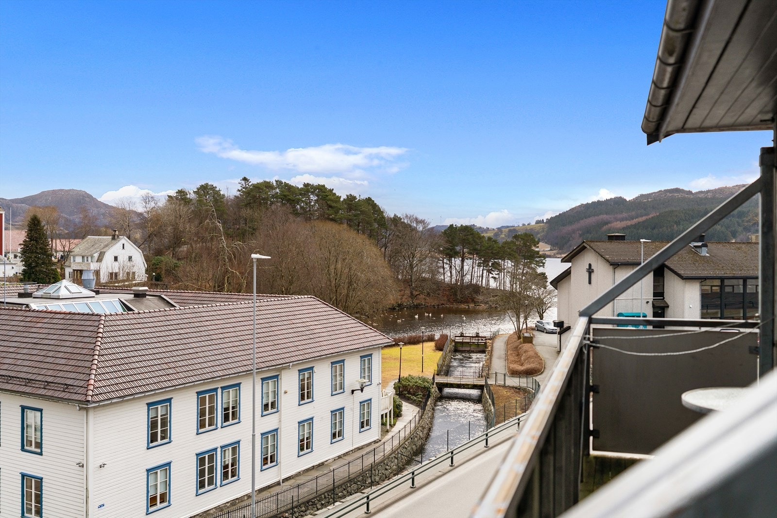 Å bo i Krambugata gir en perfekt kombinasjon av å bo sentrumsnært, men samtidig rolig og tilbaketrukket på et høydedrag. Galleribilde