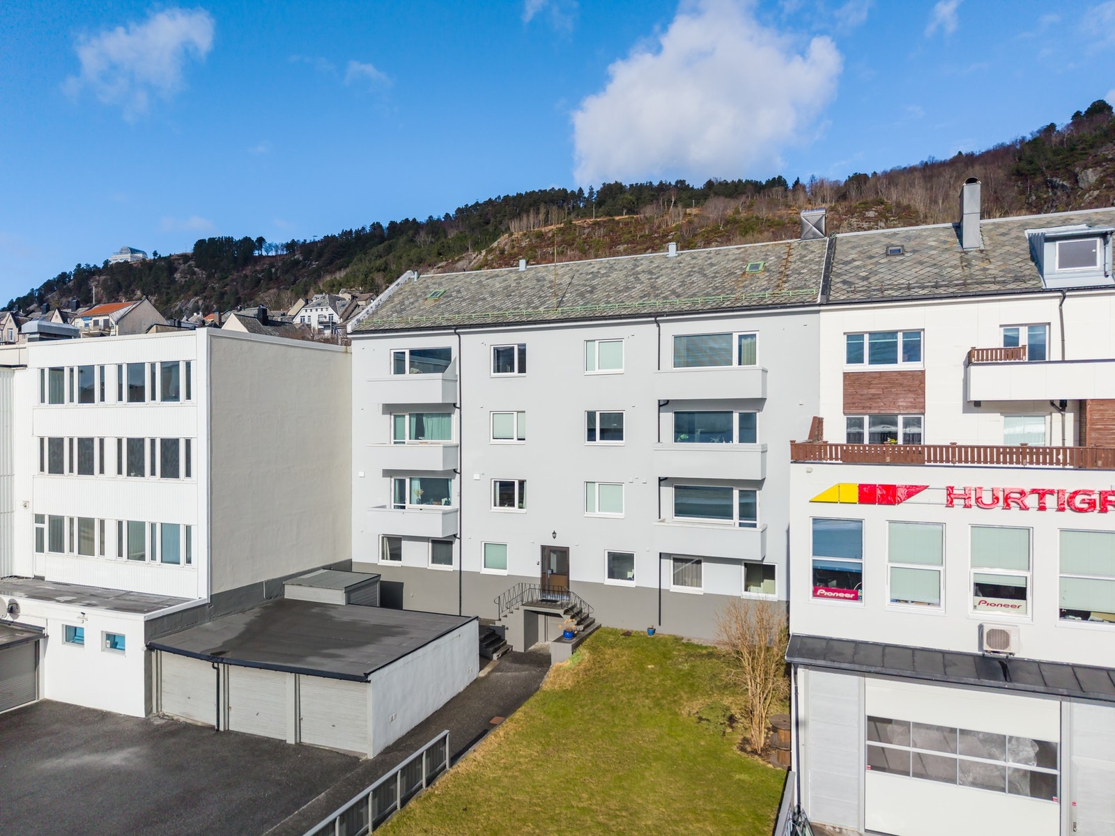 Mot syd er det inngang for hybel. Galleribilde