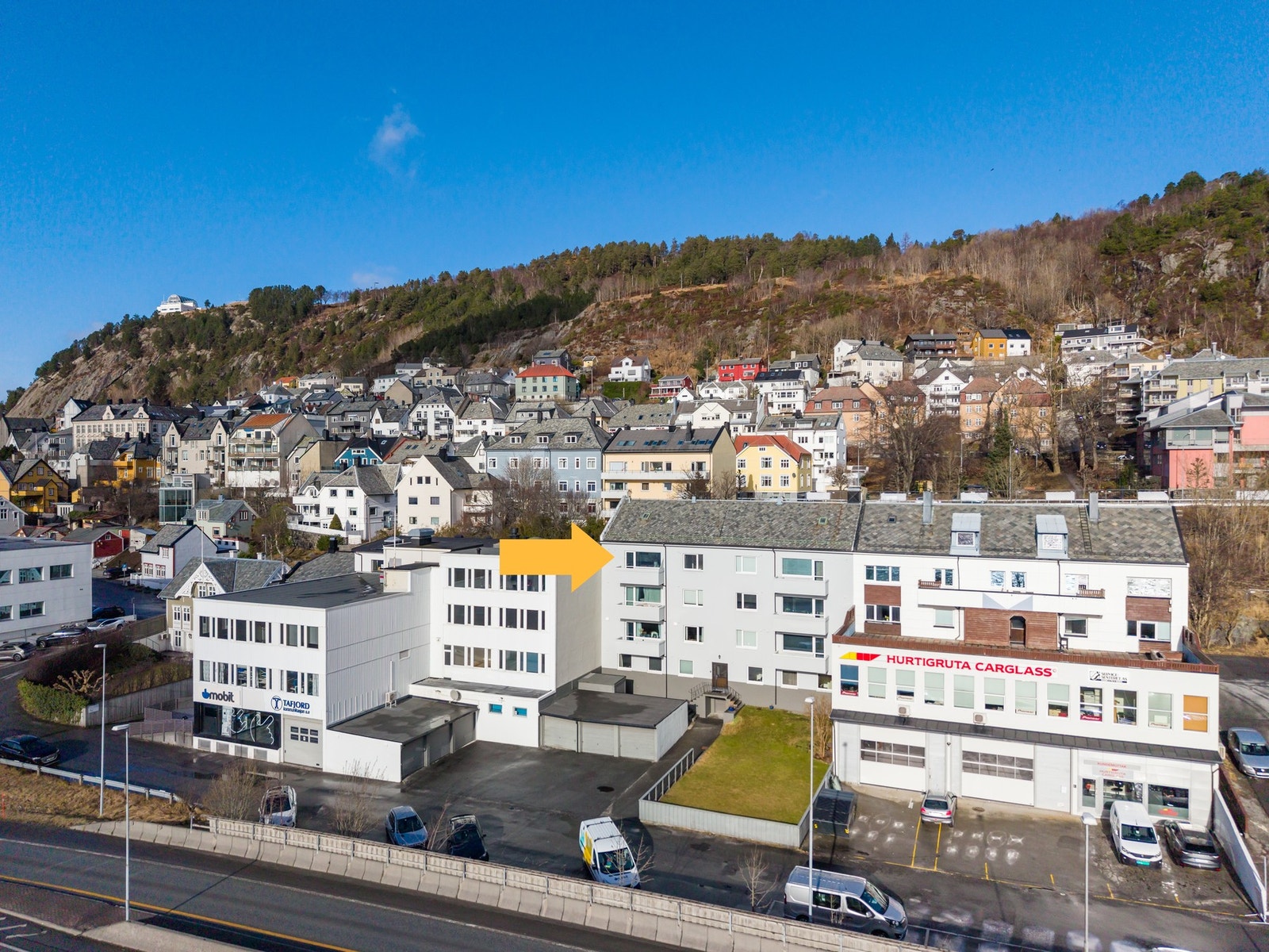 Bygget har solrik beliggenhet med fasade mot syd. Galleribilde