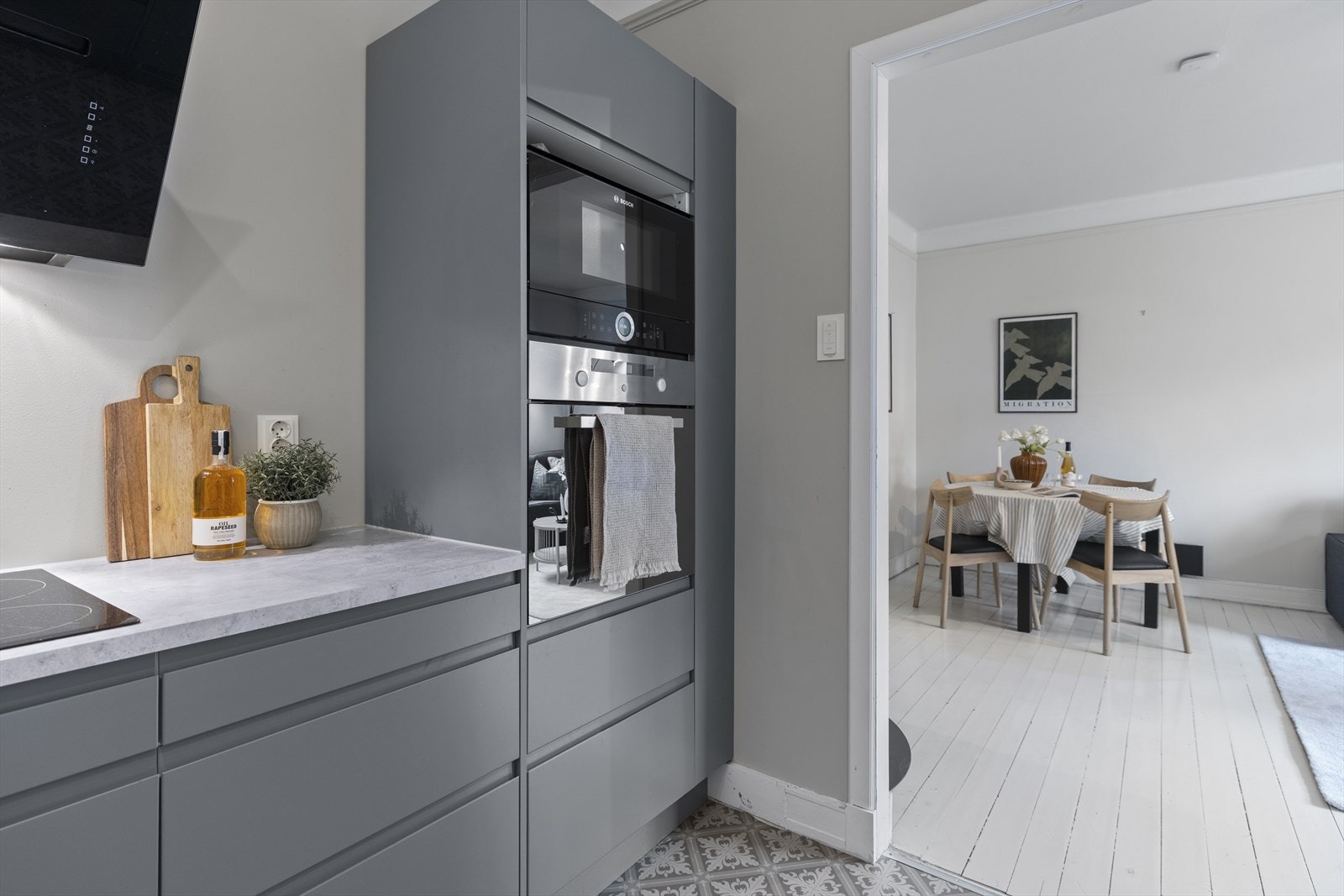 Det er originale tregulv under nåværende gulv på kjøkken. Galleribilde