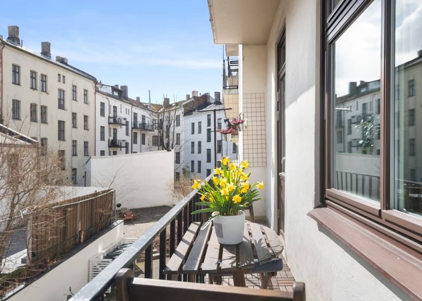 Herlig sydøstvendt brannbalkong på ca. 4,6 m². Galleribilde