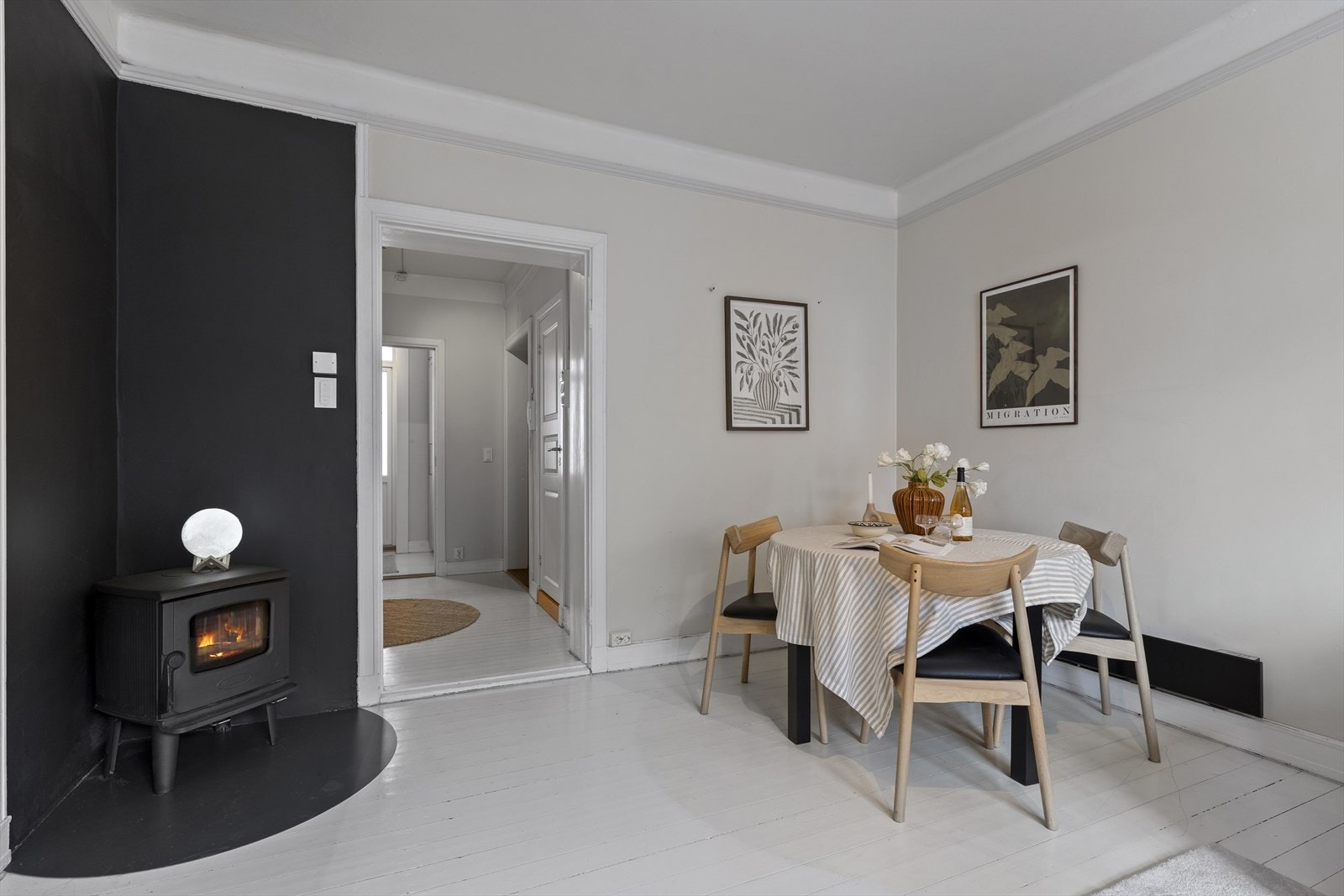 Vedovnen blir et naturlig samlingspunkt på kalde høst- og vinterkvelder. Galleribilde