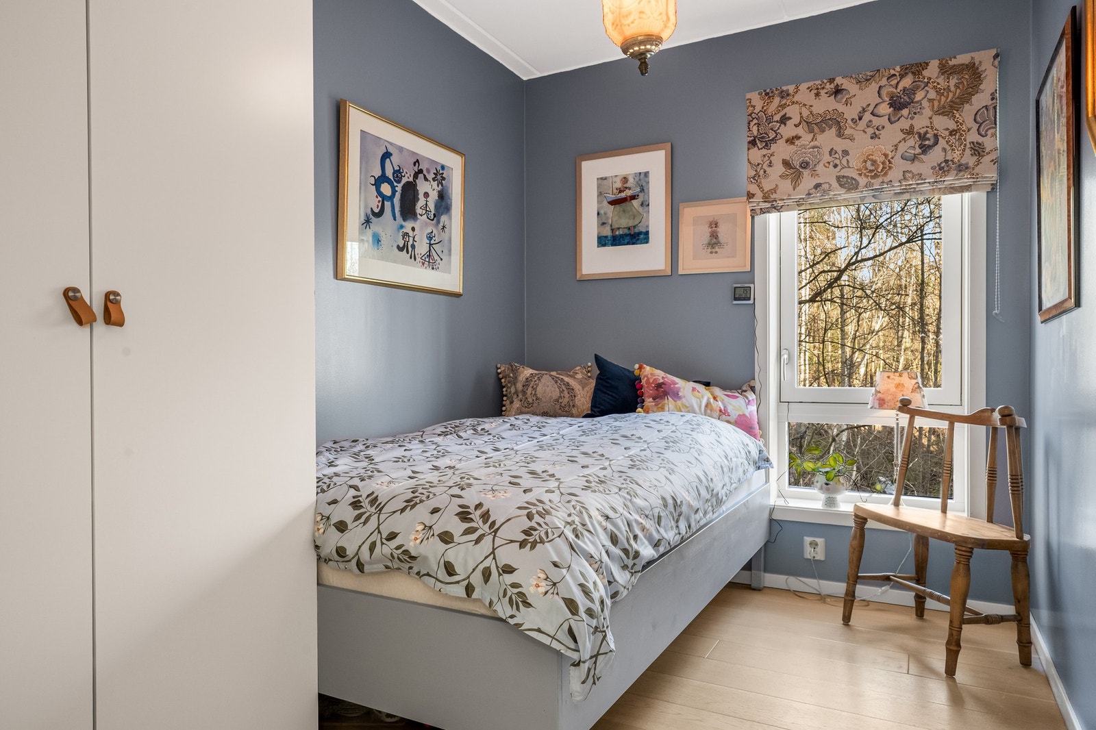 Soverommenes beliggenhet er rolig og skjermet, med utsyn mot grønne omgivelser fremfor intern bebyggelse. Galleribilde