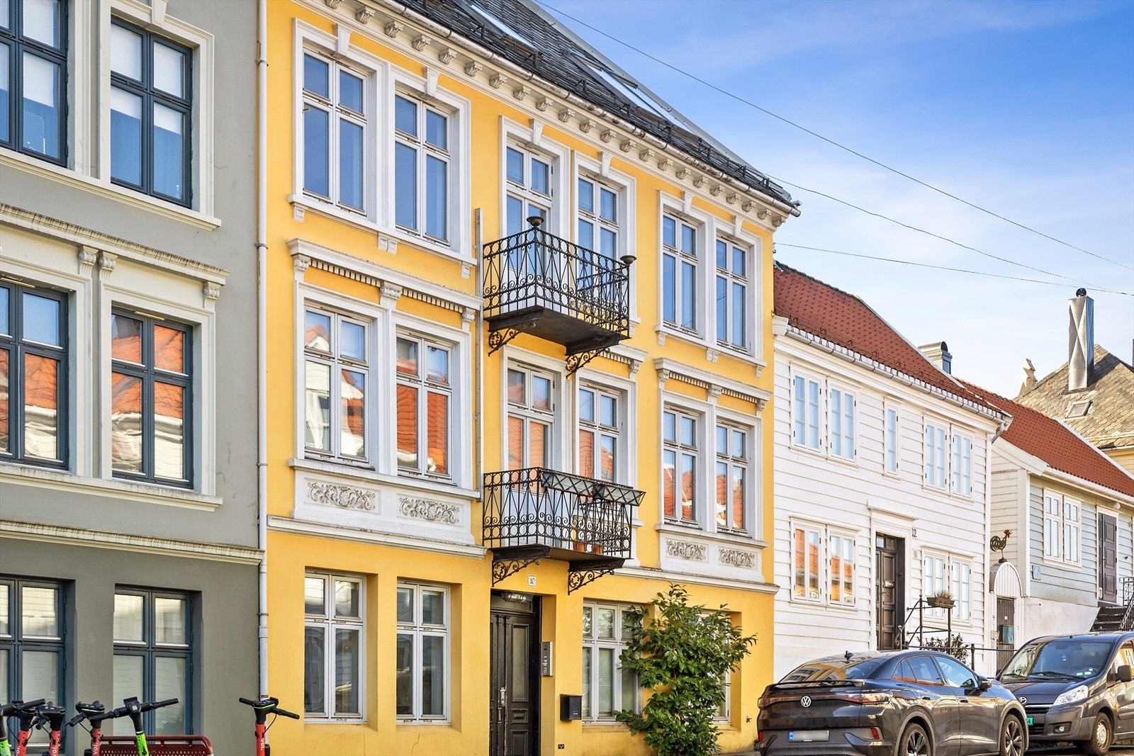 Aktiv Eiendomsmegling v/ Henriette Hagen har gleden av å presentere Sydnesgaten 10, en flott studioleilighet med sentral og attraktiv beliggenhet. Galleribilde