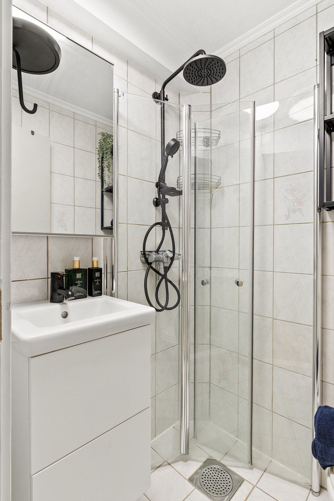 Varmekabler i gulvet gir ekstra komfort og gjør badet hyggelig å bruke året rundt. Galleribilde