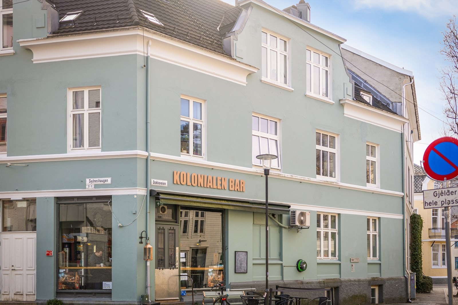 Området rundt Sydnes regnes som en av de mest kulturelle delene av Bergen, med kort vei til blant annet Universitetsmuseet i Bergen. Galleribilde