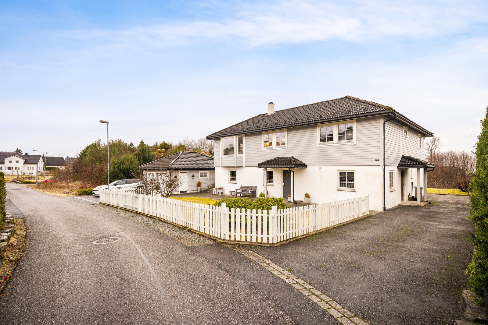 Velkommen til Gamle Steinstøvegen 44 - Presentert av Sivert Severinsen v/ PrivatMegleren Åsane Galleribilde