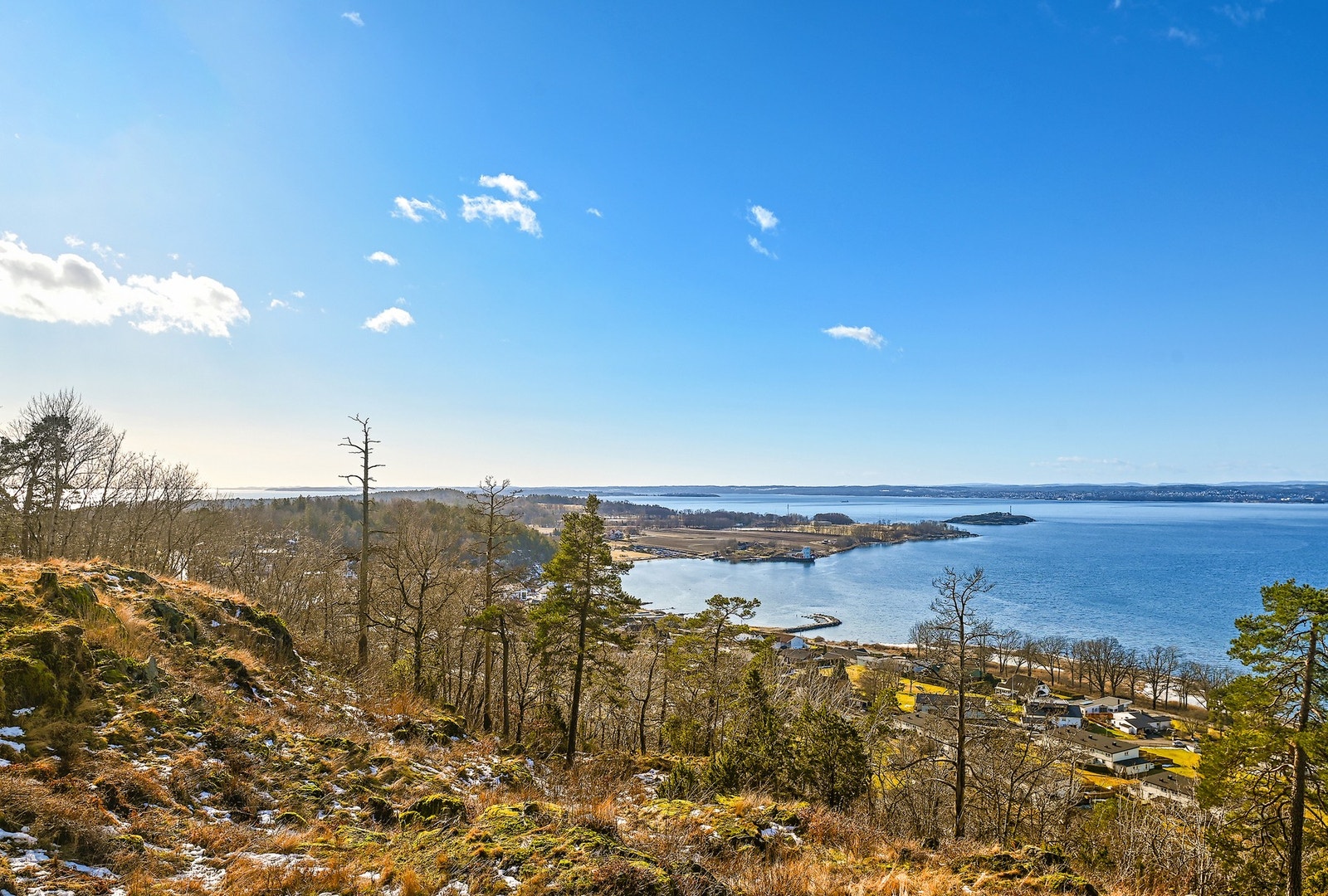 Det medfølger én biloppstillingsplass i garasjeanlegget, med mulighet for installasjon av elbillader. Galleribilde