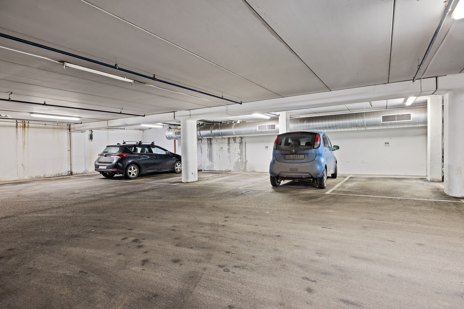 Felles garasjekjeller. Galleribilde