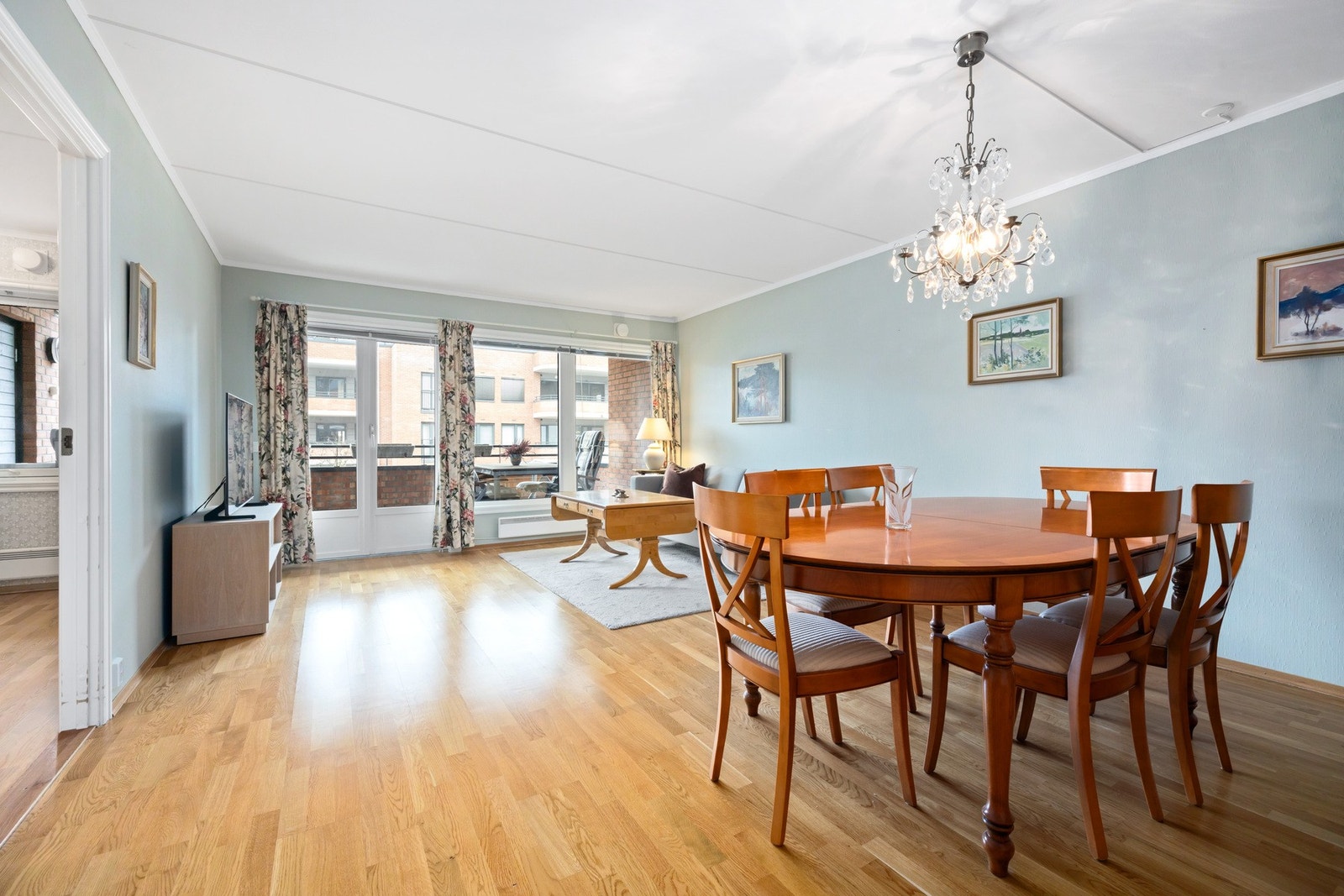 Fin 3-roms leilighet beliggende i andre etasje rett ved Asker sentrum Galleribilde