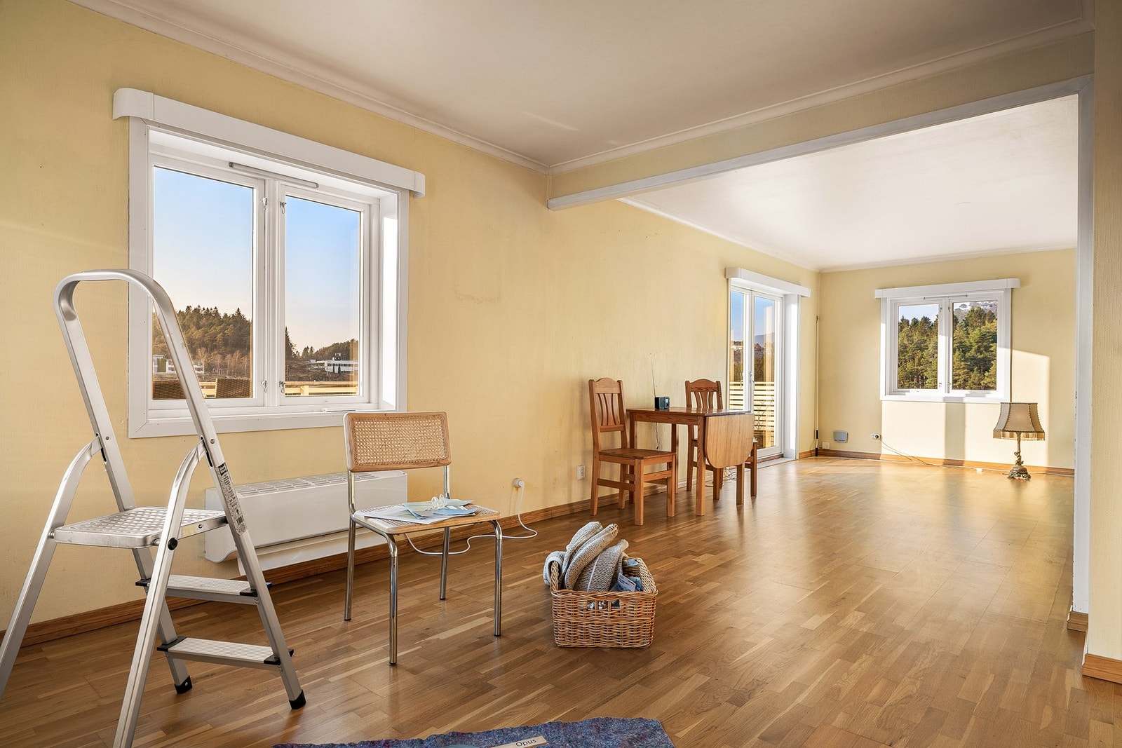 I stuen er det i tillegg installert luft til luft varmepumpe fra 2024. Galleribilde