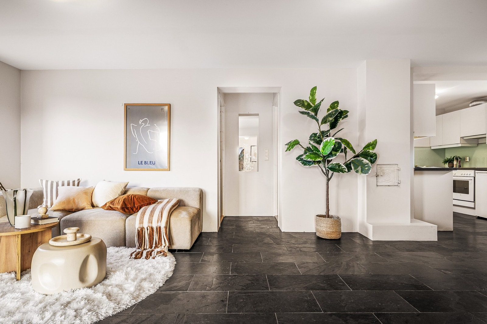 Det er gjennomgående varmekabler i gulvet. Galleribilde