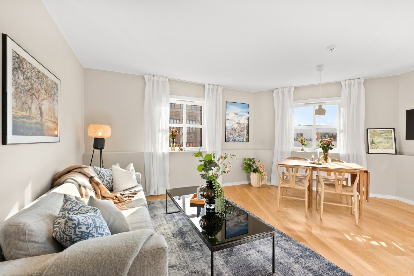 Synne Berg Farstad v/ Privatmegleren Aksept har gleden av å ønske velkommen til Stensberggata 21B! Foto: Zovenfra AS Galleribilde