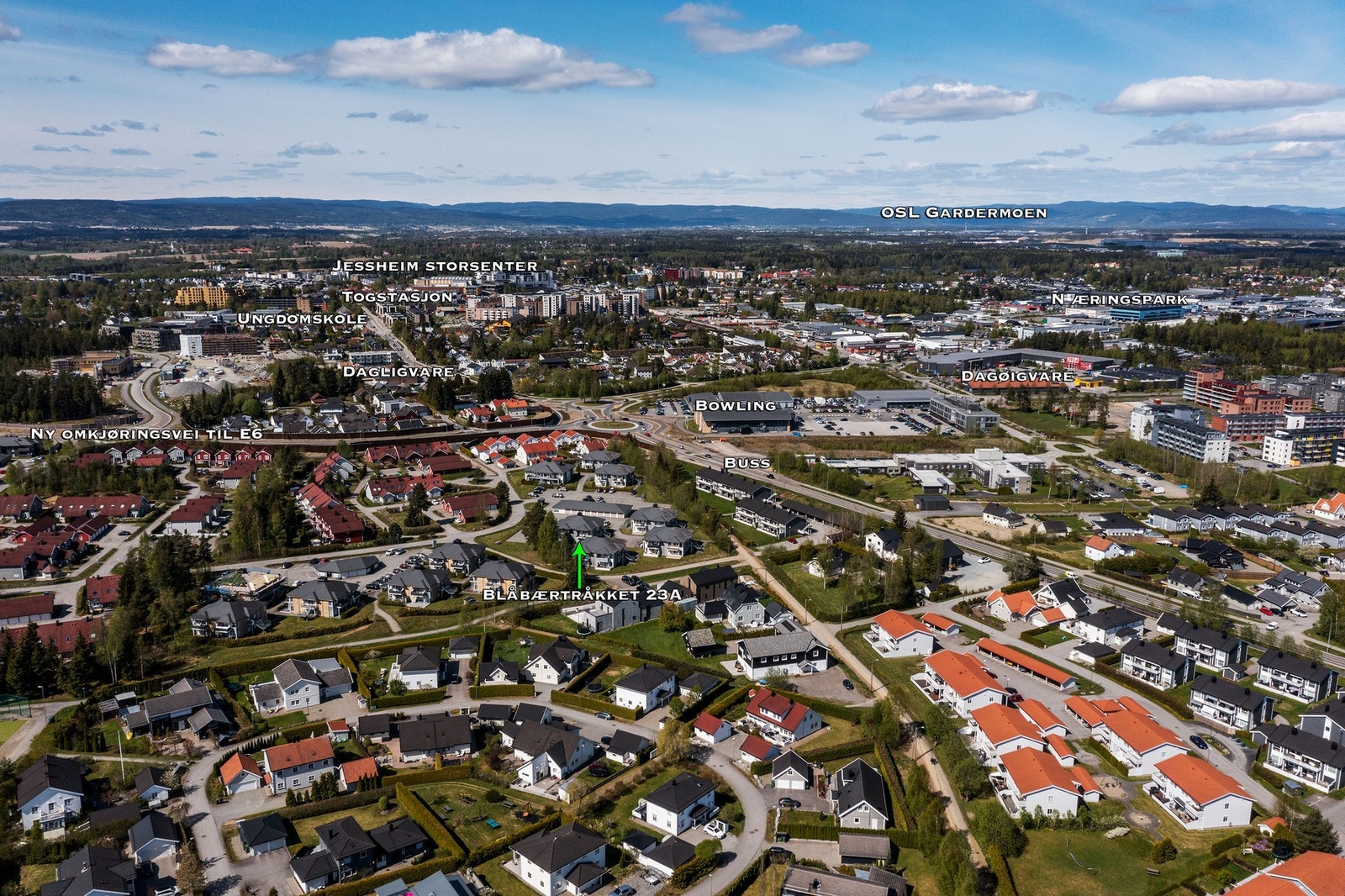 Nærmeste bussholdeplass heter Julius Dahls vei og ligger 200 m fra leiligheten. Galleribilde