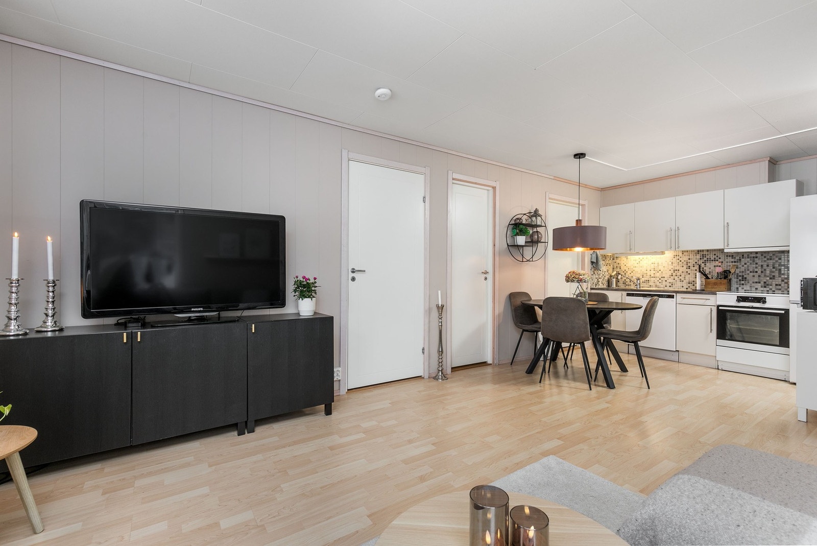 Stuen har flere møbleringsmuligheter etter ønske Galleribilde